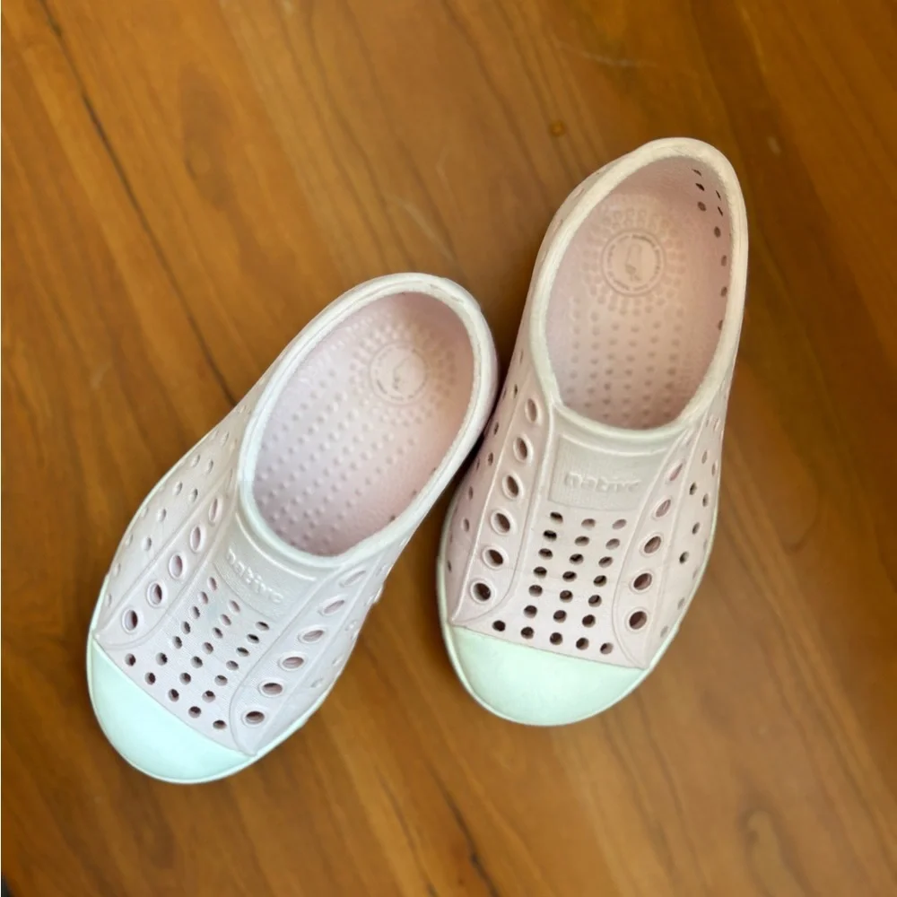 Native Light Pink Sneakers - 7